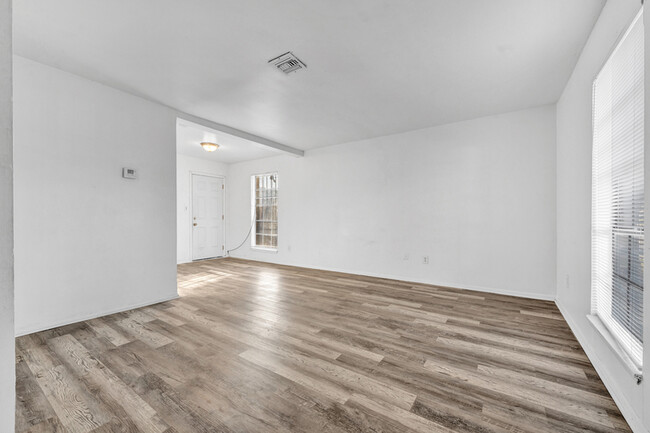 Building Photo - 425 11th St SW