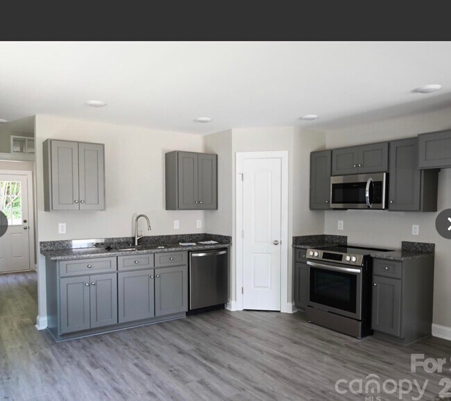 Building Photo - 385 Harrel St