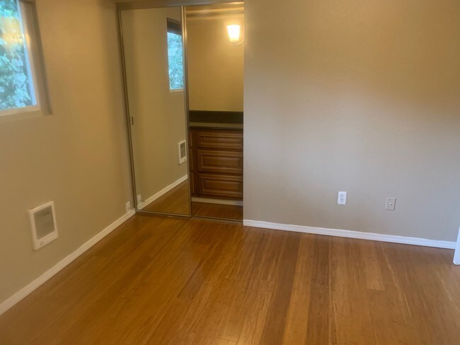 Foto del edificio - 1225 SE Main St