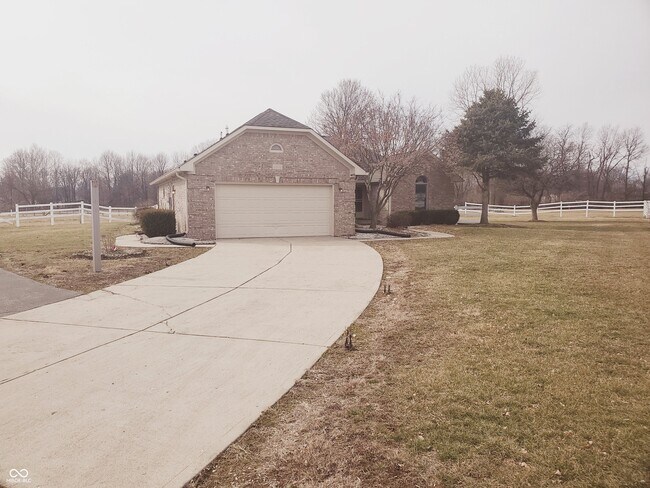 Building Photo - 5025 W Edwards Ave