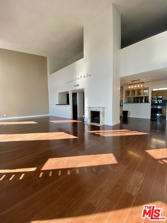 Building Photo - 2332 Fox Hills Dr