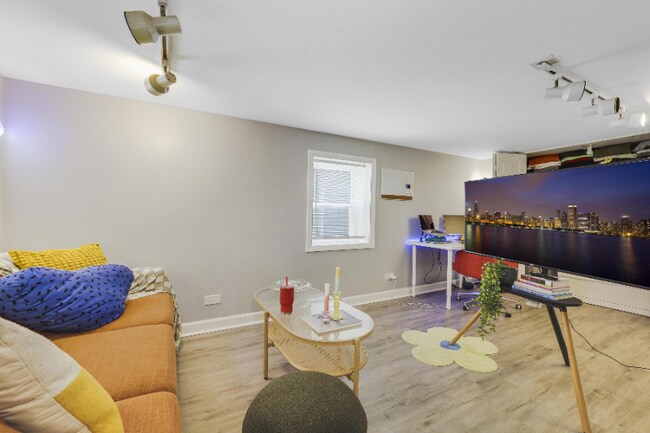 Foto del edificio - 3007 N Ashland Ave