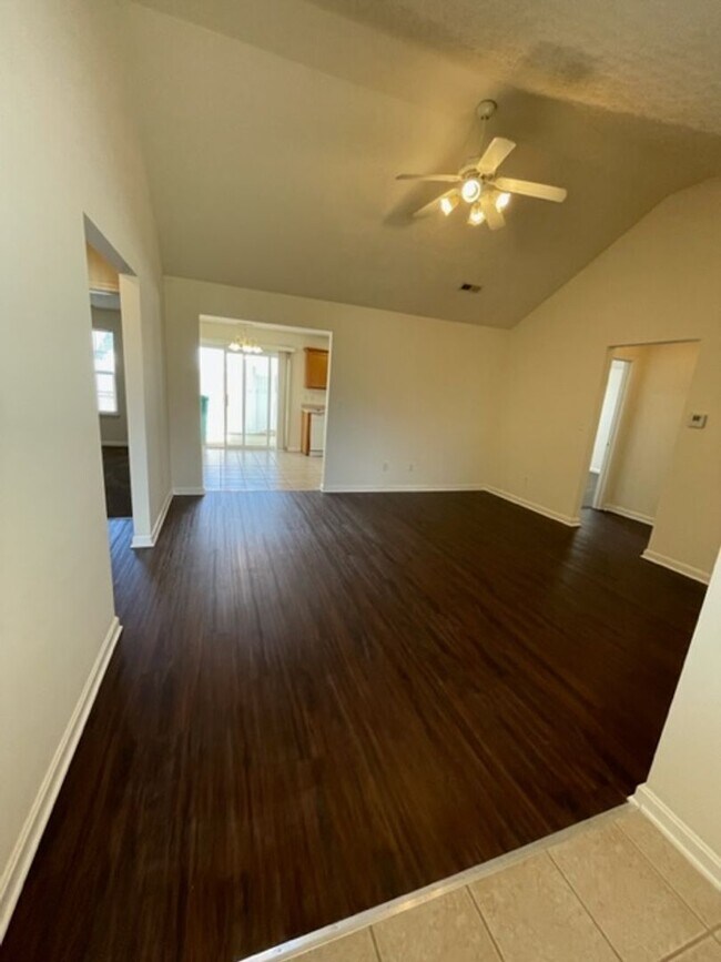 Foto del edificio - 216 Applewood Ln