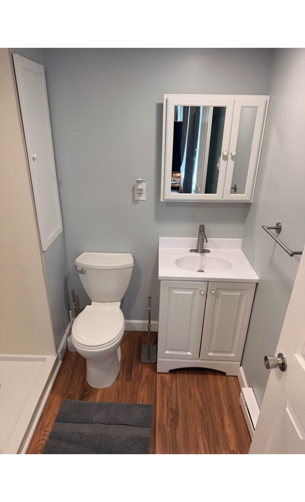 bathroom - 4442 Freer St