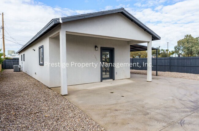 Building Photo - Built in 2022 3/2 Central Home!!!