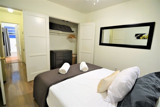 Building Photo - 12423 Chandler Blvd