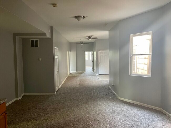 Foto del edificio - 1035 E 75th St