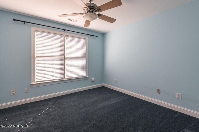 Building Photo - 704 Golf View Dr