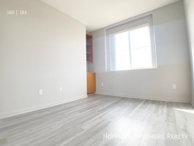 Foto del edificio - 7395 W Manchester Ave