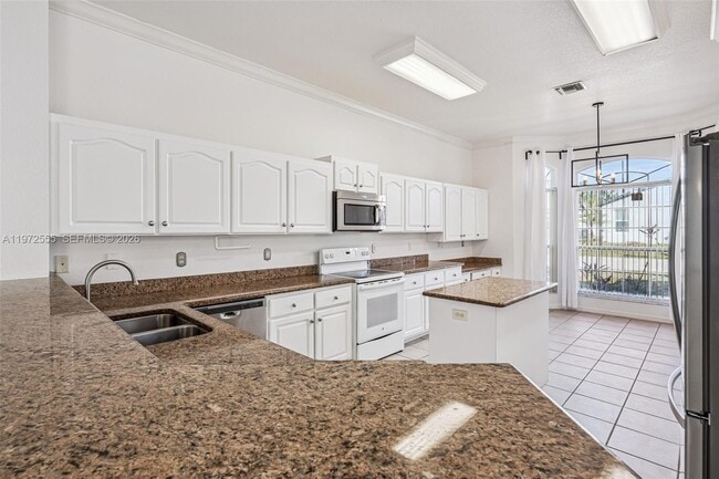 Building Photo - 132 Golf Aire Blvd