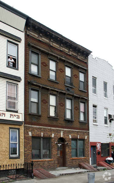 Primary Photo - 207 Wallabout St