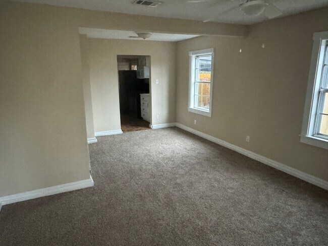 Building Photo - 3 bedroom 1 bath home in Biloxi