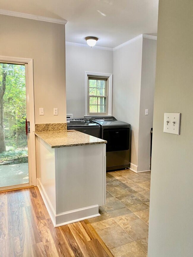 Foto del edificio - 5925 Quail Hollow Rd