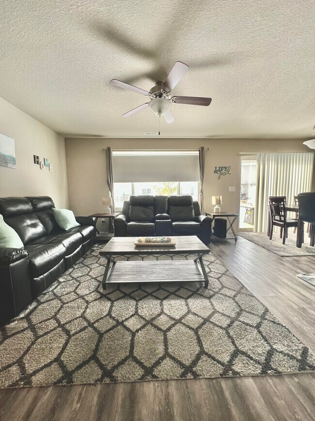 Foto del edificio - 753 NE Conner Ct