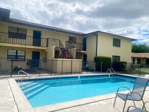 Building Photo - 1104 SE 8th St