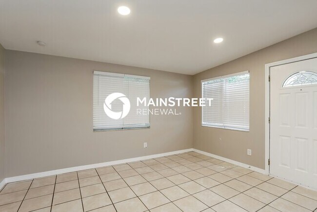 Building Photo - 3 Bedroom Pet-Friendly Home in ST PETERSBURG, FL with Main Street Renewal