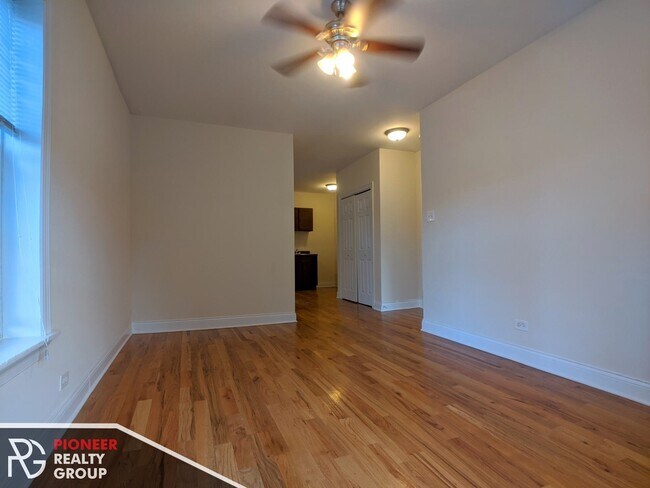 Foto del edificio - 949 W Cornelia Ave