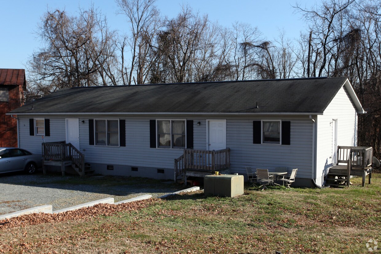 Building Photo - 21 W Colonial Dr