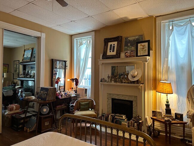 Foto del edificio - Charming 1 Bedroom/ 1 Bath Apartment walka...