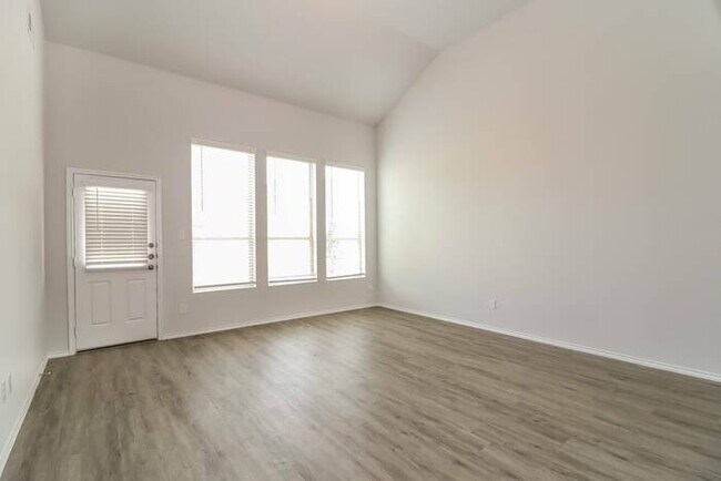 Foto del edificio - 8217 Camellia Tree Ct