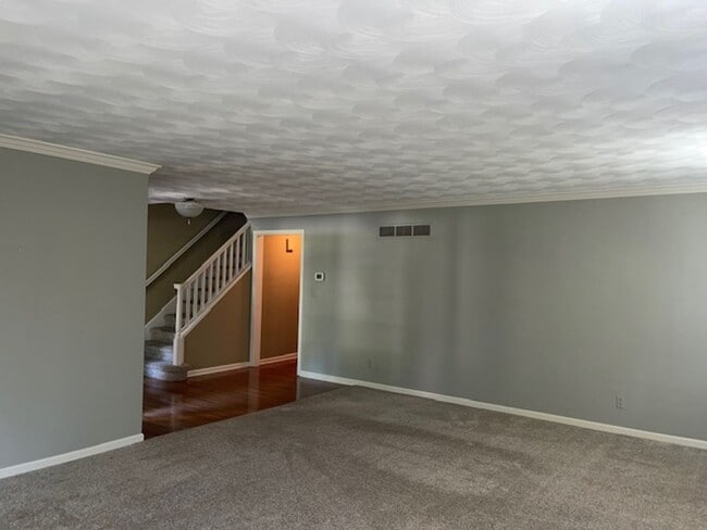 Building Photo - Beautiful 4 Bedroom Home