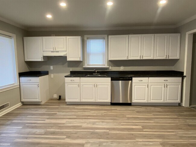 Building Photo - 3 br, 1.5 bath House - 18752 Kenosha St