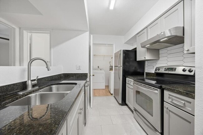 Foto del edificio - 3032 Parkway Blvd