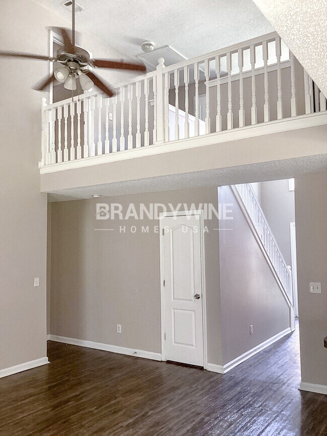 Building Photo - ONE month FREE RENT!!!
