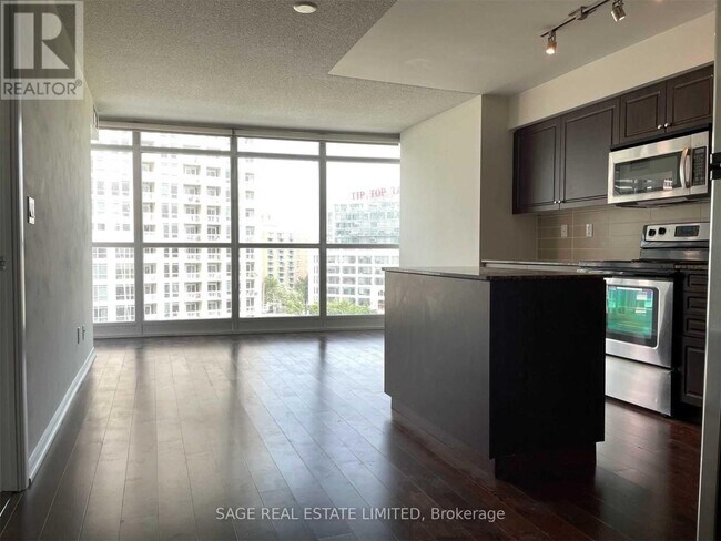 Photo du bâtiment - 215 Fort York Blvd