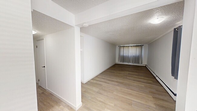 Photo du bâtiment - 9515-9100 100 Ave.