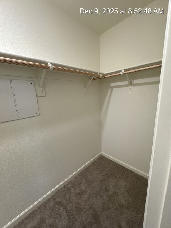 Building Photo - Beautiful 4 Bedroom Home Rent Ready!