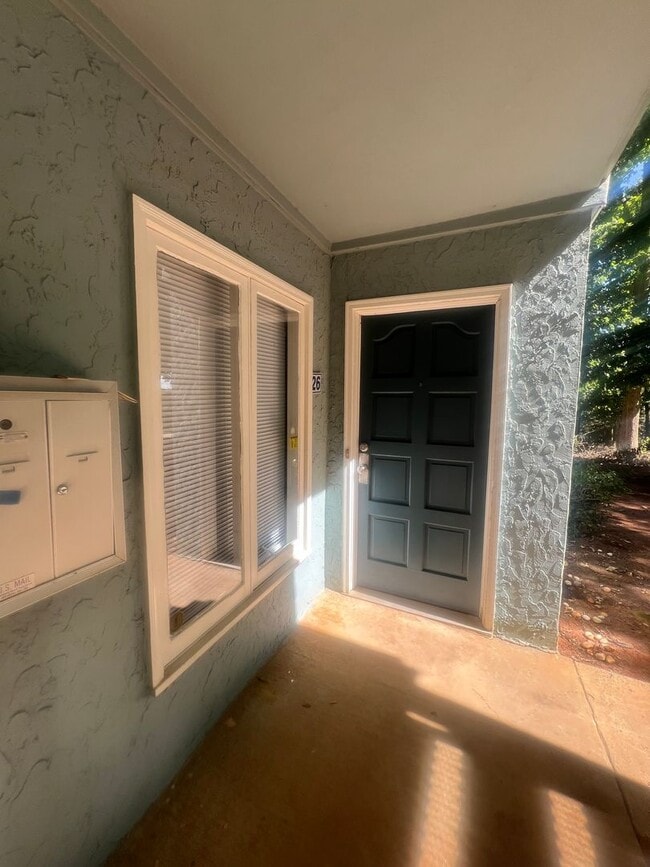 Building Photo - 1 bedroom/ 1 bathroom condo for ONLY $1050...