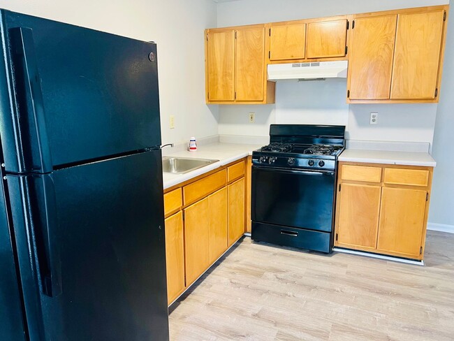 Building Photo - Updated 2 bedroom apartment in Portland no...