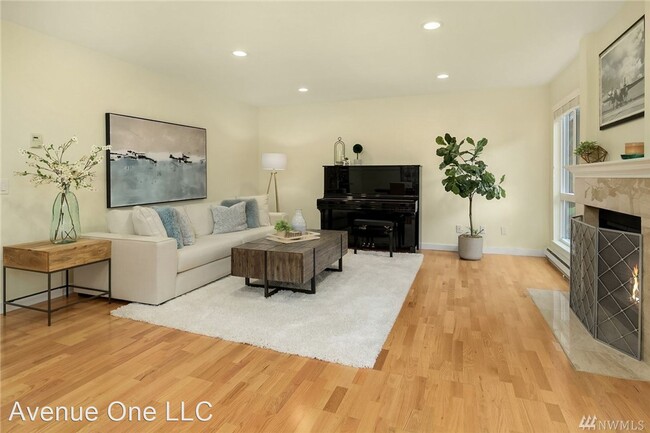 Building Photo - 3 br, 2 bath House - 10221 NE 16th St Unit H5