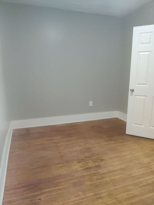 Building Photo - 704-706 E Main Street