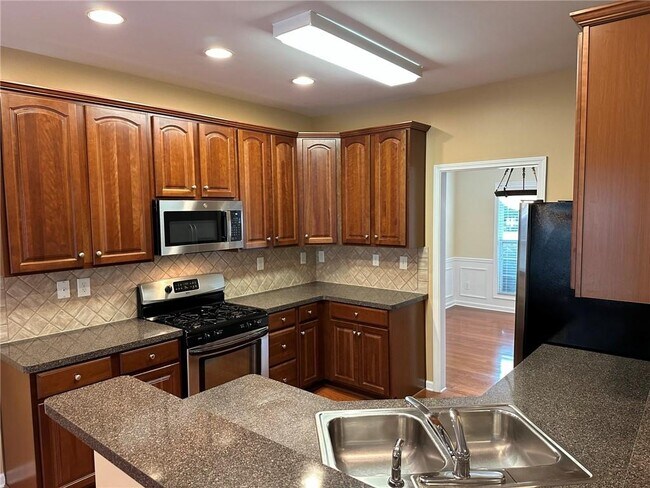 Building Photo - 390 Vinings Vintage Cir SE