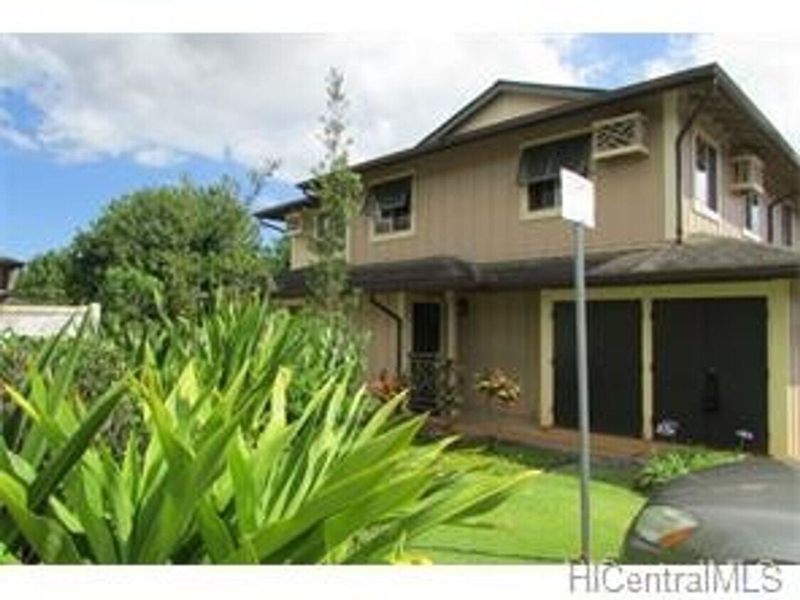 Primary Photo - Highly Desired "Nohona" Mililani Mauka Tow...