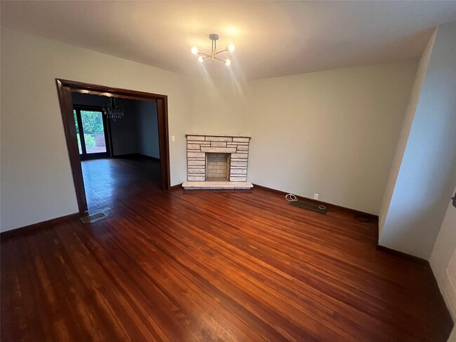 Building Photo - 62 Woodland Ave