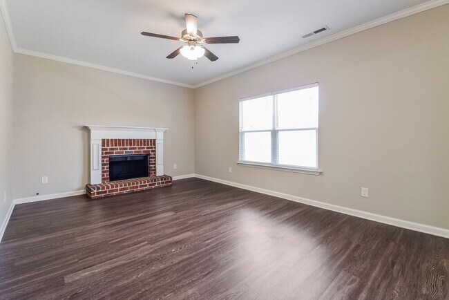 Foto del edificio - 643 Fieldcrest Dr