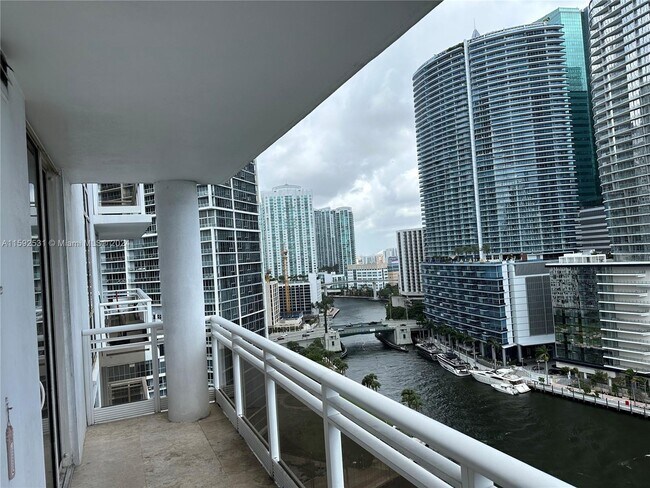 Building Photo - 901 Brickell Key Blvd