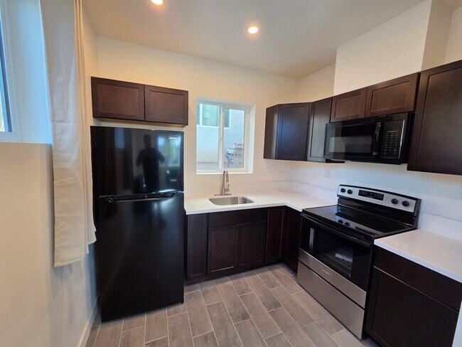 Building Photo - 855 Winston Dr