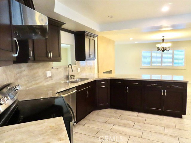 Foto del edificio - 9872 Edmore Pl