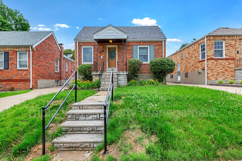 Primary Photo - 7035 Plainview Ave