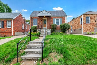 7035 Plainview Ave