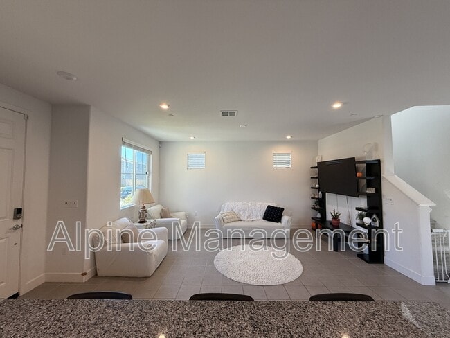 Building Photo - 2062 Cottonwood St
