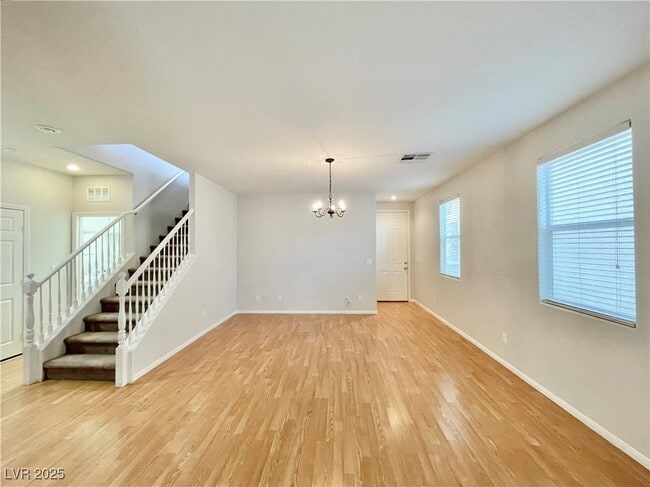 Foto del edificio - 10073 Pelham Park Ave