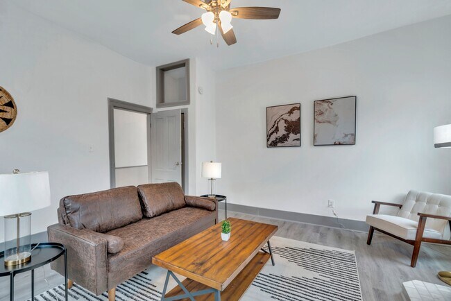 Foto del edificio - 413 E Anderson St