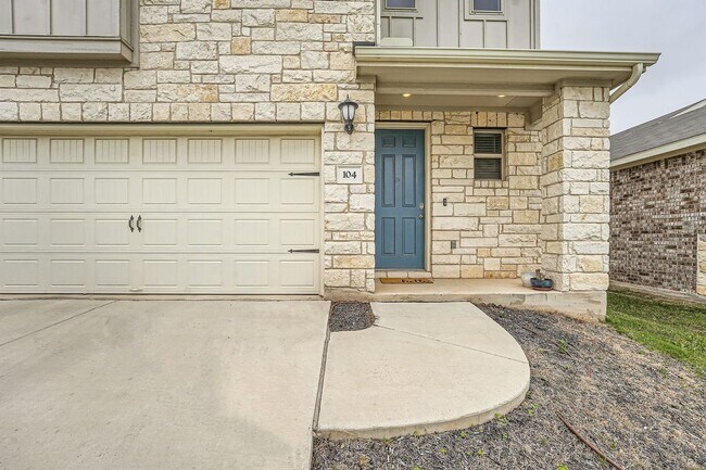 Building Photo - Huge 4-Bedroom Home in Morningstar Neighborhood