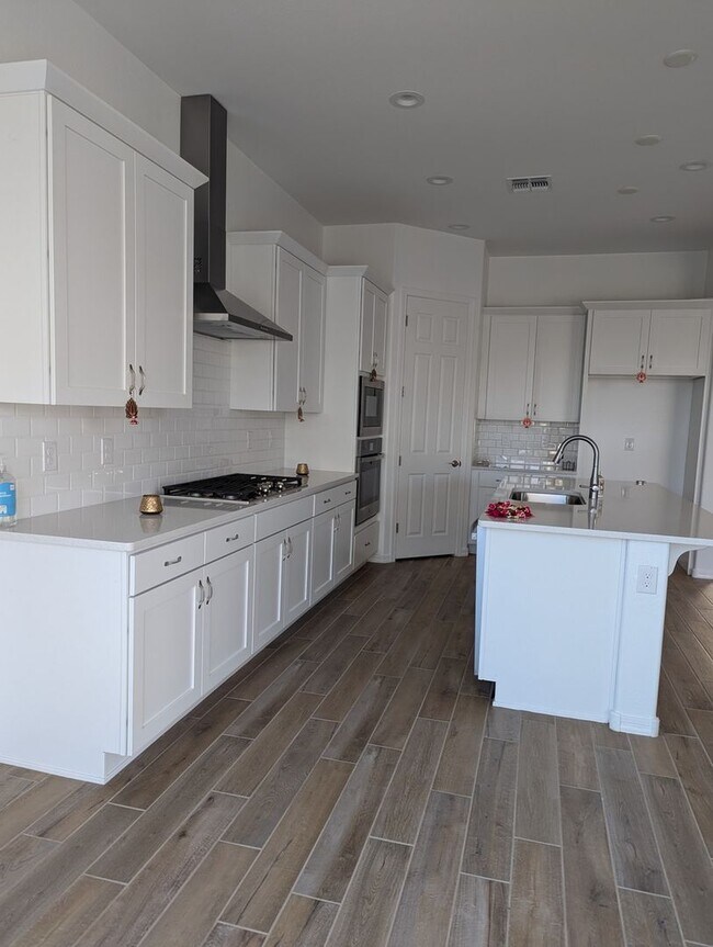 Building Photo - Spacious 4BR House in Goodyear