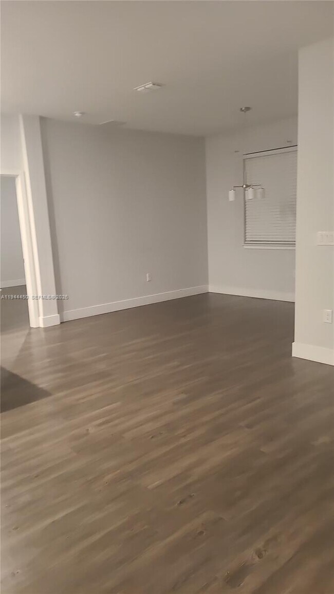 Building Photo - 1810 Calmar